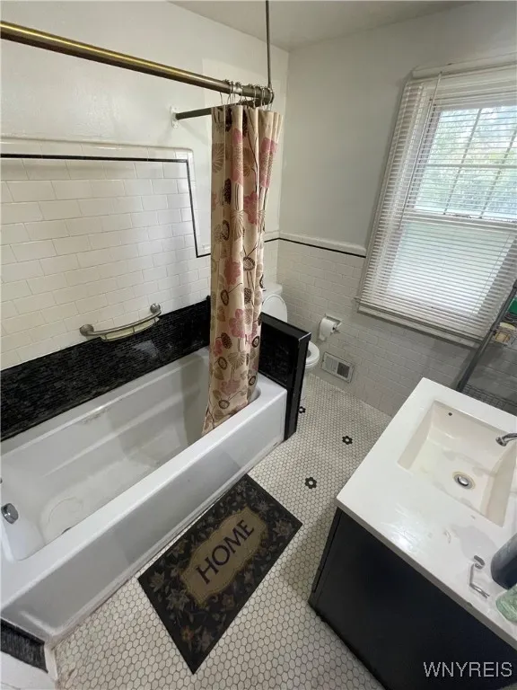 115 Burke Drive, Buffalo, New York 14215, Buffalo, New York 14215, 3 Bedrooms Bedrooms, 7 Rooms Rooms,1 BathroomBathrooms,Residential Lease,Closed,115 Burke Drive, Buffalo, New York 14215,0,B1637424