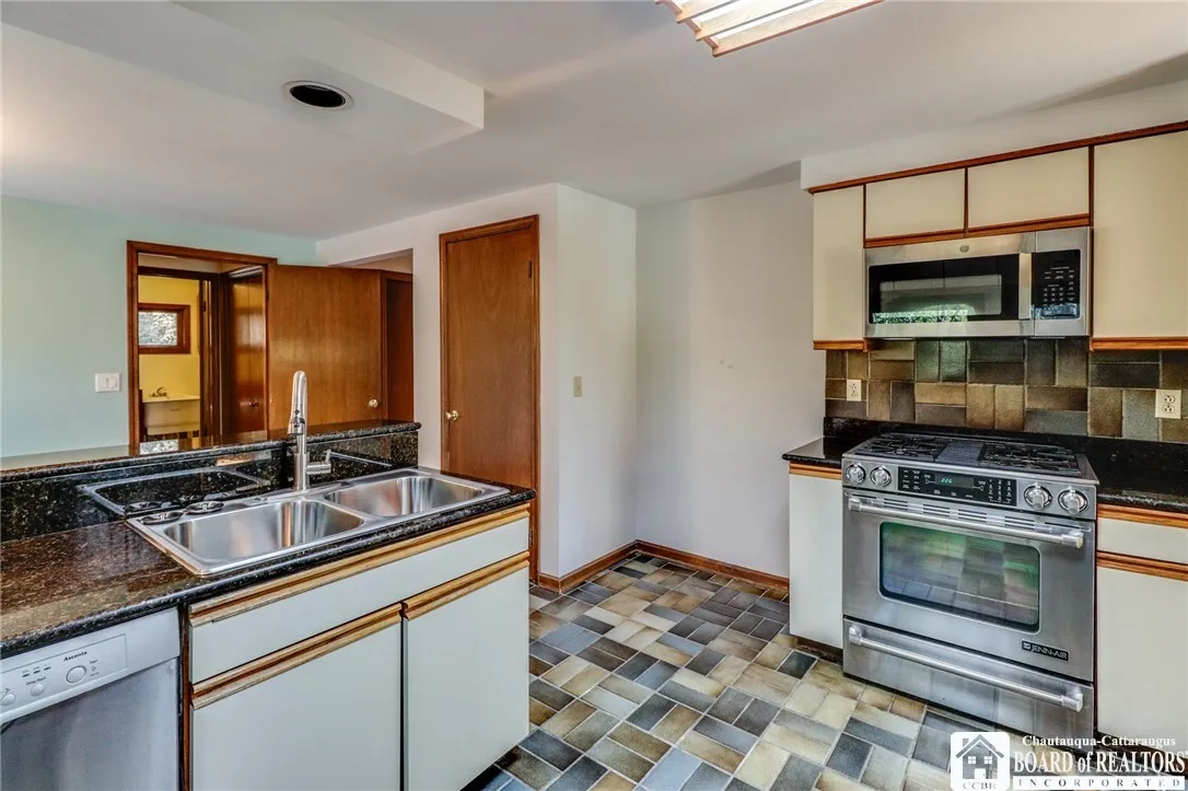 118 Coriander Court, Amherst, New York 14051, Amherst, New York 14051, 3 Bedrooms Bedrooms, 6 Rooms Rooms,2 BathroomsBathrooms,Residential,For Sale,118 Coriander Court, Amherst, New York 14051,0,R1639556
