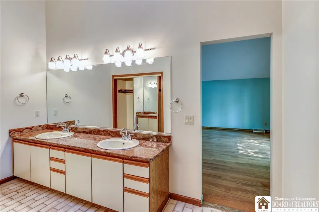 118 Coriander Court, Amherst, New York 14051, Amherst, New York 14051, 3 Bedrooms Bedrooms, 6 Rooms Rooms,2 BathroomsBathrooms,Residential,For Sale,118 Coriander Court, Amherst, New York 14051,0,R1639556