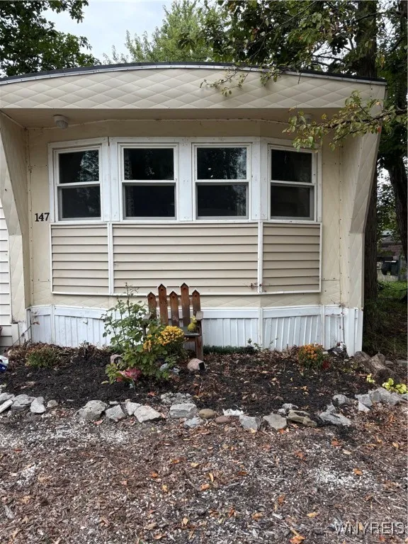 147 East Canyon Drive, Hamburg, New York 14075, Hamburg, New York 14075, 3 Bedrooms Bedrooms, 6 Rooms Rooms,1 BathroomBathrooms,Residential,For Sale,147 East Canyon Drive, Hamburg, New York 14075,0,B1639037
