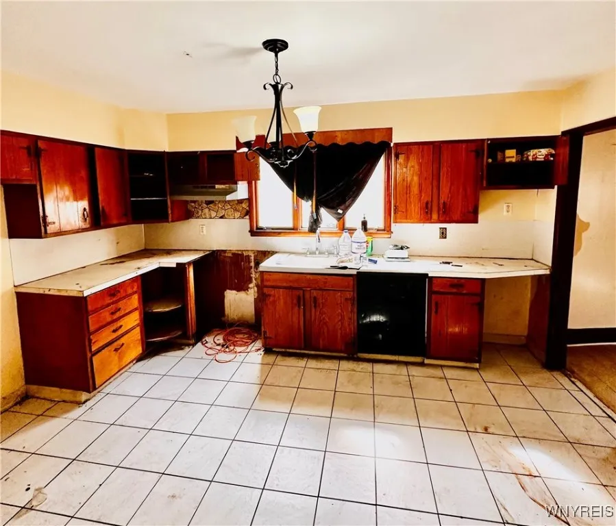 59 Poplar Avenue, Buffalo, New York 14211, Buffalo, New York 14211, 5 Bedrooms Bedrooms, 8 Rooms Rooms,2 BathroomsBathrooms,Residential,Closed,59 Poplar Avenue, Buffalo, New York 14211,0,B1639725