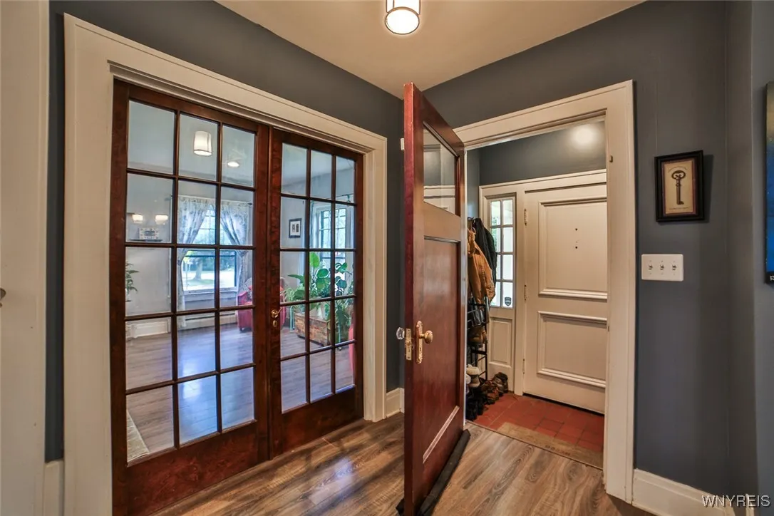 326 Voorhees - Front Entry