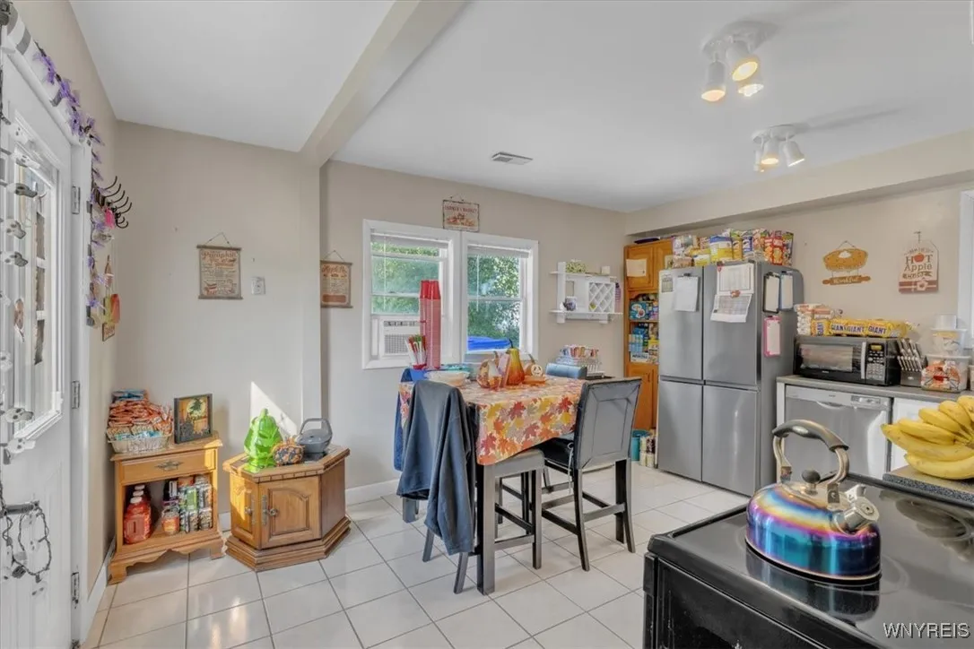 17 Labelle Avenue, Hamburg, New York 14219, Hamburg, New York 14219, 3 Bedrooms Bedrooms, 7 Rooms Rooms,1 BathroomBathrooms,Residential,For Sale,17 Labelle Avenue, Hamburg, New York 14219,0,B1639671