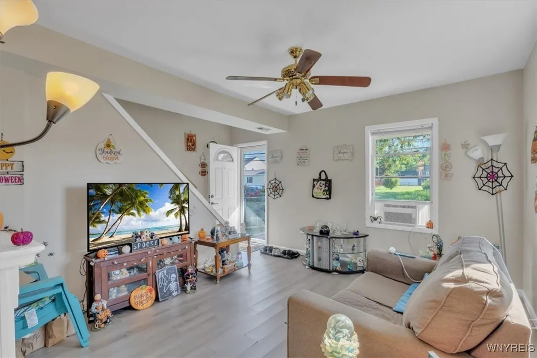 17 Labelle Avenue, Hamburg, New York 14219, Hamburg, New York 14219, 3 Bedrooms Bedrooms, 7 Rooms Rooms,1 BathroomBathrooms,Residential,For Sale,17 Labelle Avenue, Hamburg, New York 14219,0,B1639671