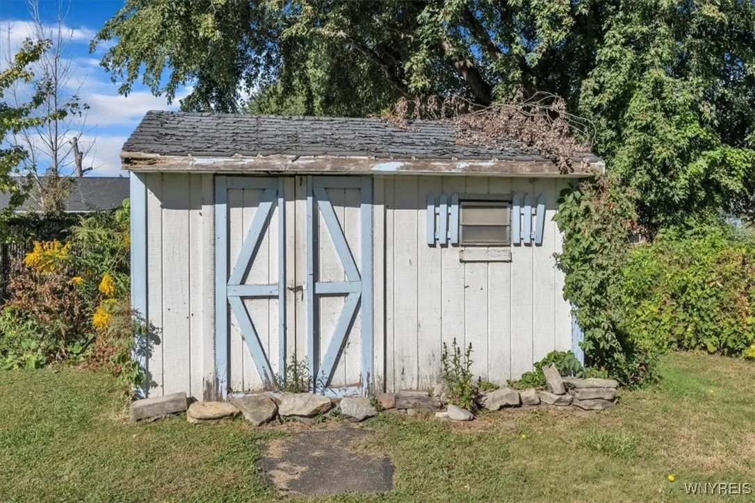 17 Labelle Avenue, Hamburg, New York 14219, Hamburg, New York 14219, 3 Bedrooms Bedrooms, 7 Rooms Rooms,1 BathroomBathrooms,Residential,For Sale,17 Labelle Avenue, Hamburg, New York 14219,0,B1639671