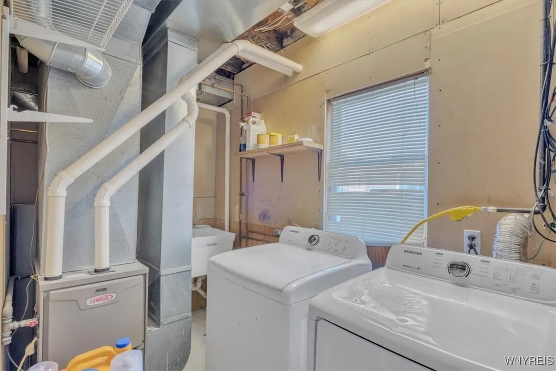 17 Labelle Avenue, Hamburg, New York 14219, Hamburg, New York 14219, 3 Bedrooms Bedrooms, 7 Rooms Rooms,1 BathroomBathrooms,Residential,For Sale,17 Labelle Avenue, Hamburg, New York 14219,0,B1639671