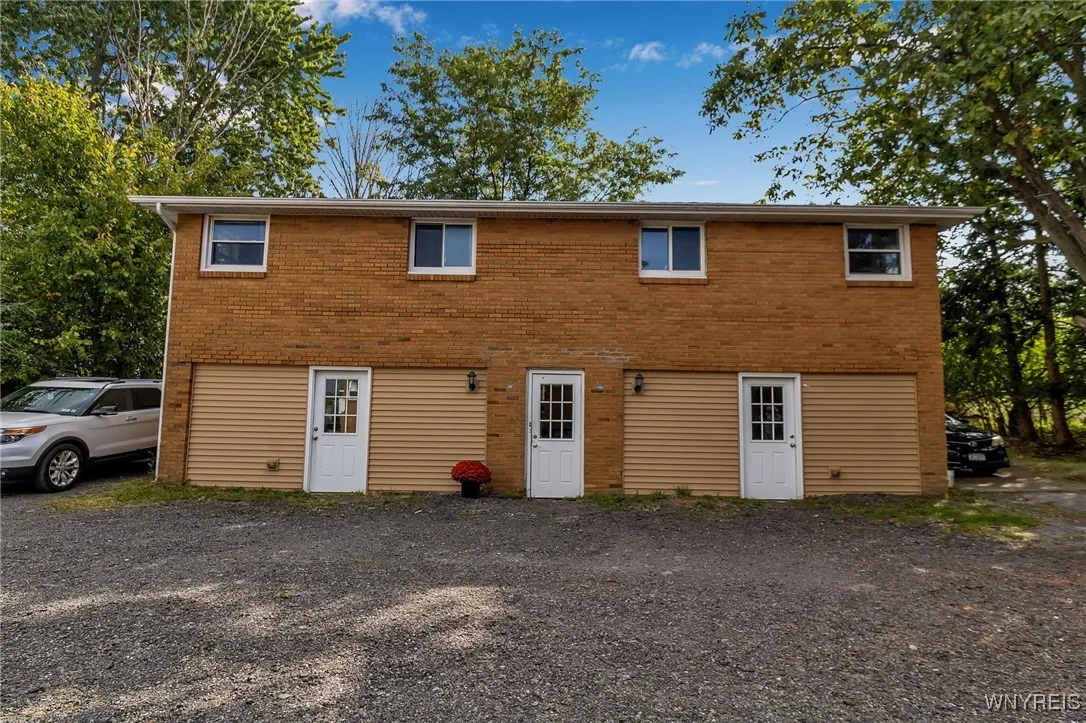 3209-3211 Abbott Road 3209, Orchard Park, New York, Orchard Park, New York 14127, 8 Bedrooms Bedrooms, ,4 BathroomsBathrooms,Residential,For Sale,3209-3211 Abbott Road 3209, Orchard Park, New York,0,B1639265