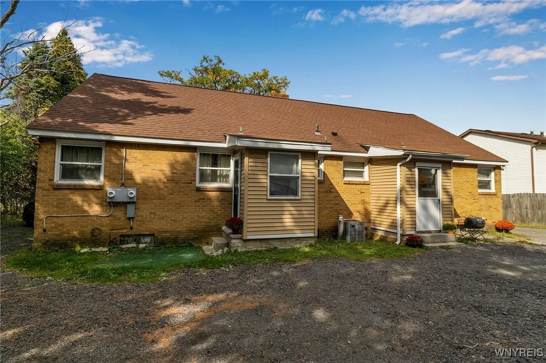 3209-3211 Abbott Road 3209, Orchard Park, New York, Orchard Park, New York 14127, 8 Bedrooms Bedrooms, ,4 BathroomsBathrooms,Residential,For Sale,3209-3211 Abbott Road 3209, Orchard Park, New York,0,B1639265