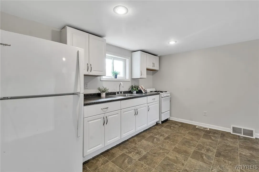 3209-3211 Abbott Road 3209, Orchard Park, New York, Orchard Park, New York 14127, 8 Bedrooms Bedrooms, ,4 BathroomsBathrooms,Residential,For Sale,3209-3211 Abbott Road 3209, Orchard Park, New York,0,B1639265
