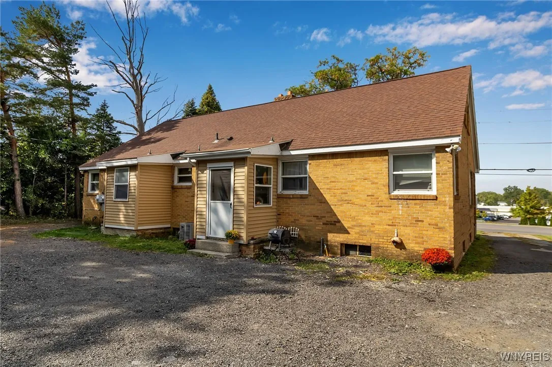 3209-3211 Abbott Road 3209, Orchard Park, New York, Orchard Park, New York 14127, 8 Bedrooms Bedrooms, ,4 BathroomsBathrooms,Residential,For Sale,3209-3211 Abbott Road 3209, Orchard Park, New York,0,B1639265