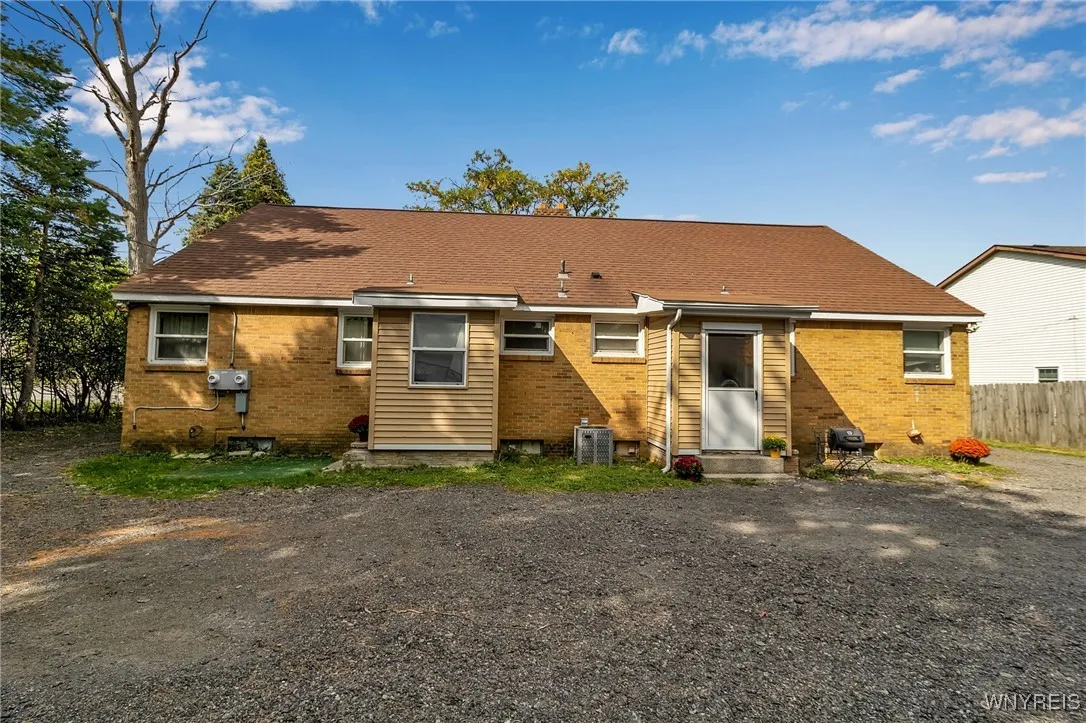 3209-3211 Abbott Road 3209, Orchard Park, New York, Orchard Park, New York 14127, 8 Bedrooms Bedrooms, ,4 BathroomsBathrooms,Residential,For Sale,3209-3211 Abbott Road 3209, Orchard Park, New York,0,B1639265