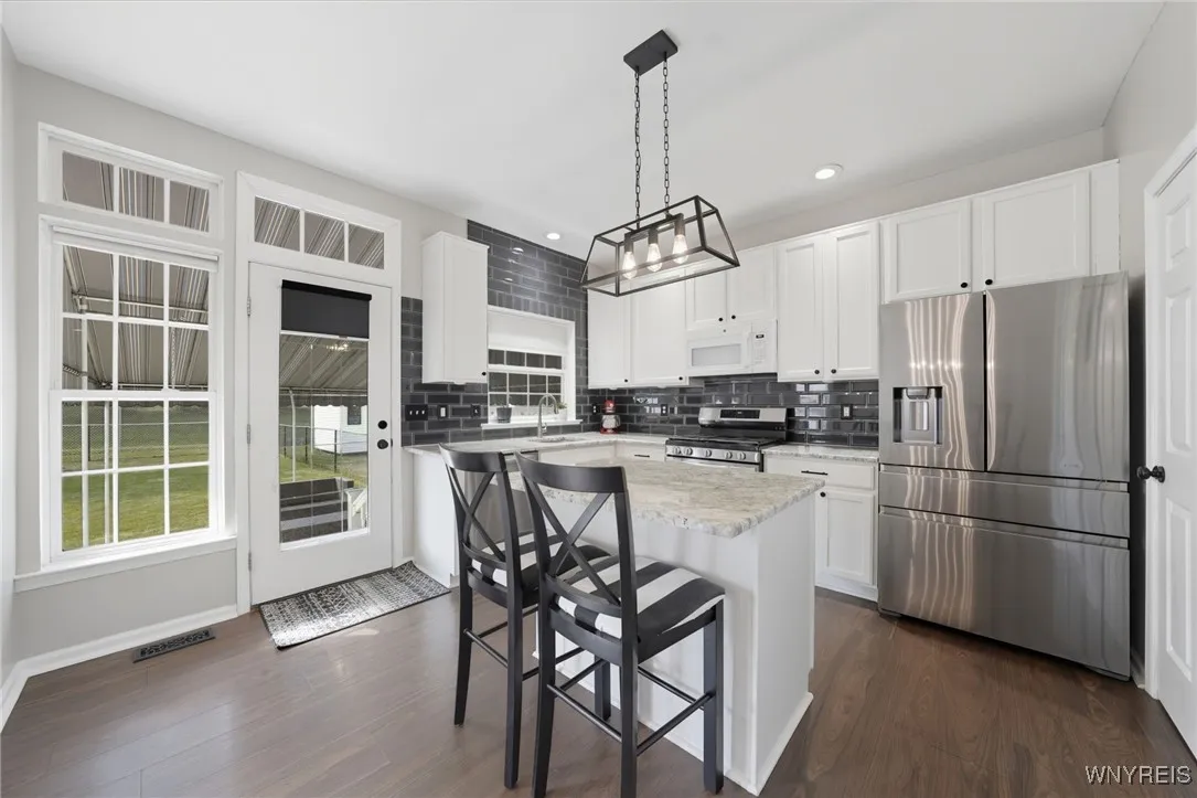 81 Carla Lane, West Seneca, New York 14224, West Seneca, New York 14224, 3 Bedrooms Bedrooms, 10 Rooms Rooms,2 BathroomsBathrooms,Residential,Closed,81 Carla Lane, West Seneca, New York 14224,0,B1636783