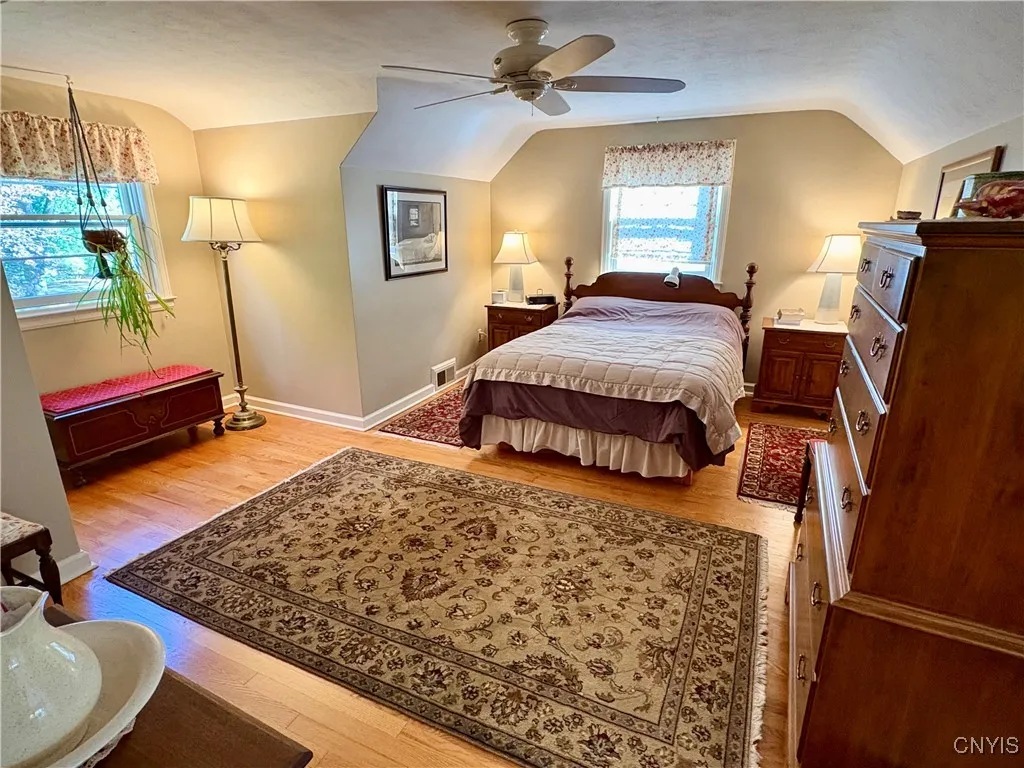 Large primary bedroom.