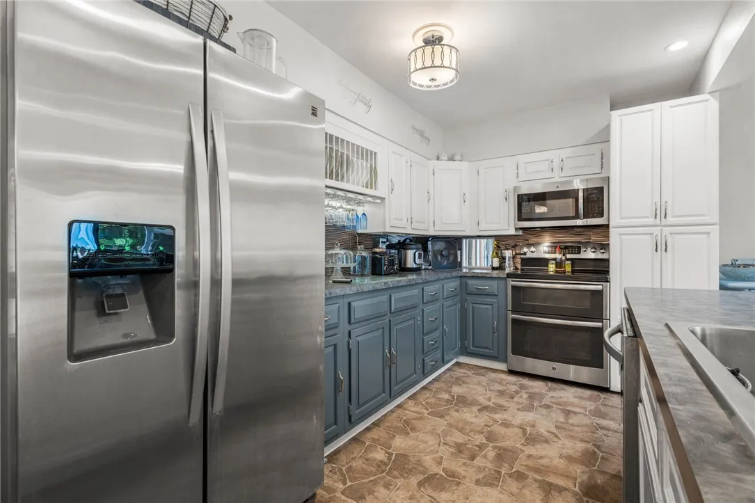 6429 East Avon Lima Road, Avon, New York 14414, Avon, New York 14414, 4 Bedrooms Bedrooms, 13 Rooms Rooms,3 BathroomsBathrooms,Residential,For Sale,6429 East Avon Lima Road, Avon, New York 14414,0,R1639534