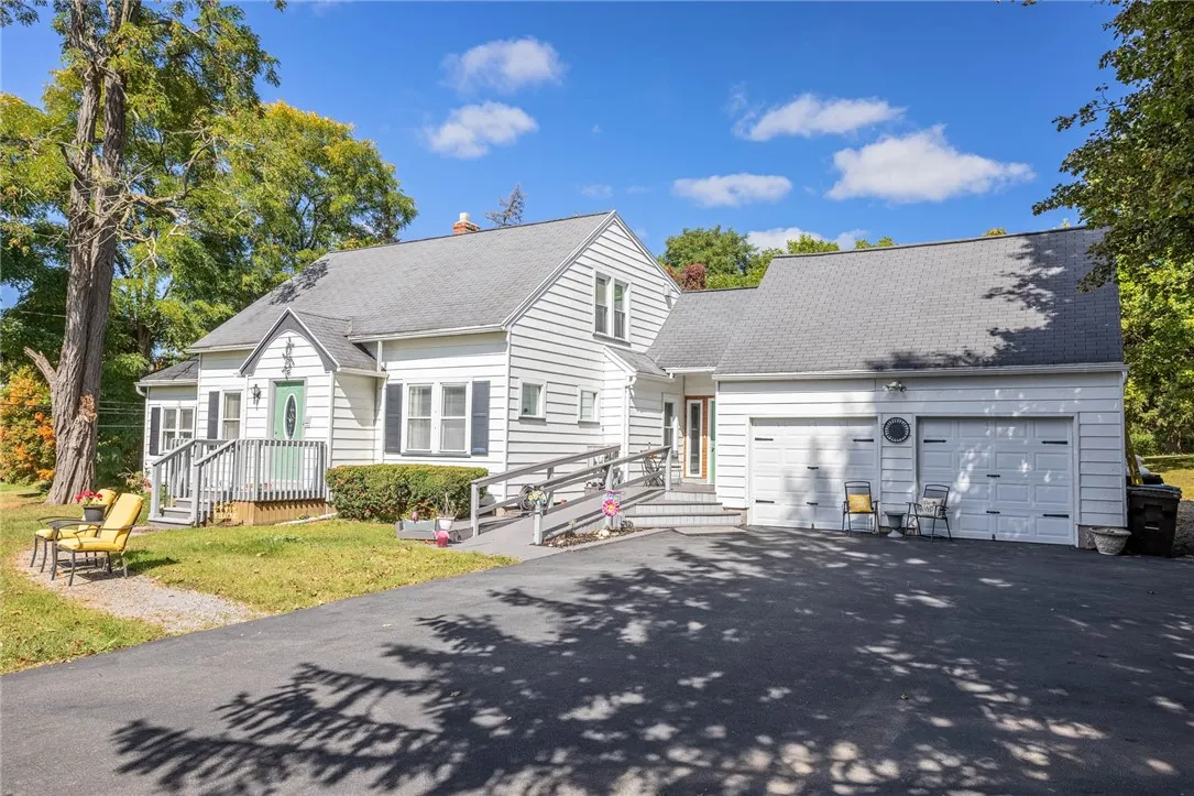 6429 East Avon Lima Road, Avon, New York 14414, Avon, New York 14414, 4 Bedrooms Bedrooms, 13 Rooms Rooms,3 BathroomsBathrooms,Residential,For Sale,6429 East Avon Lima Road, Avon, New York 14414,0,R1639534