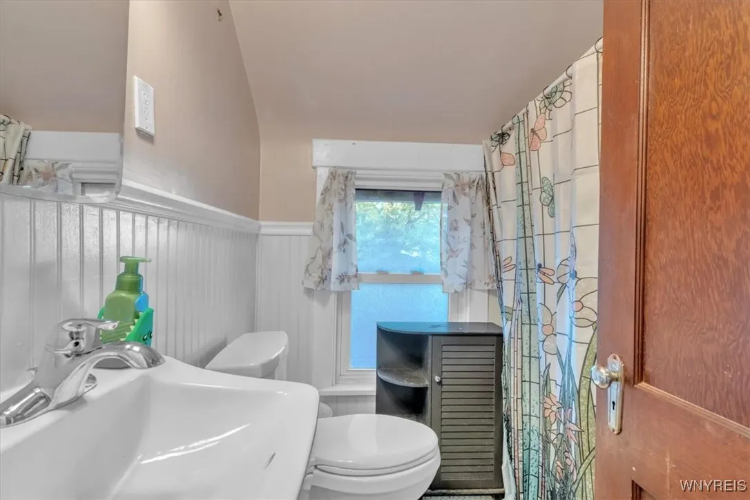 55 North Forest Road, Amherst, New York 14221, Amherst, New York 14221, 3 Bedrooms Bedrooms, 6 Rooms Rooms,1 BathroomBathrooms,Residential,For Sale,55 North Forest Road, Amherst, New York 14221,0,B1638425