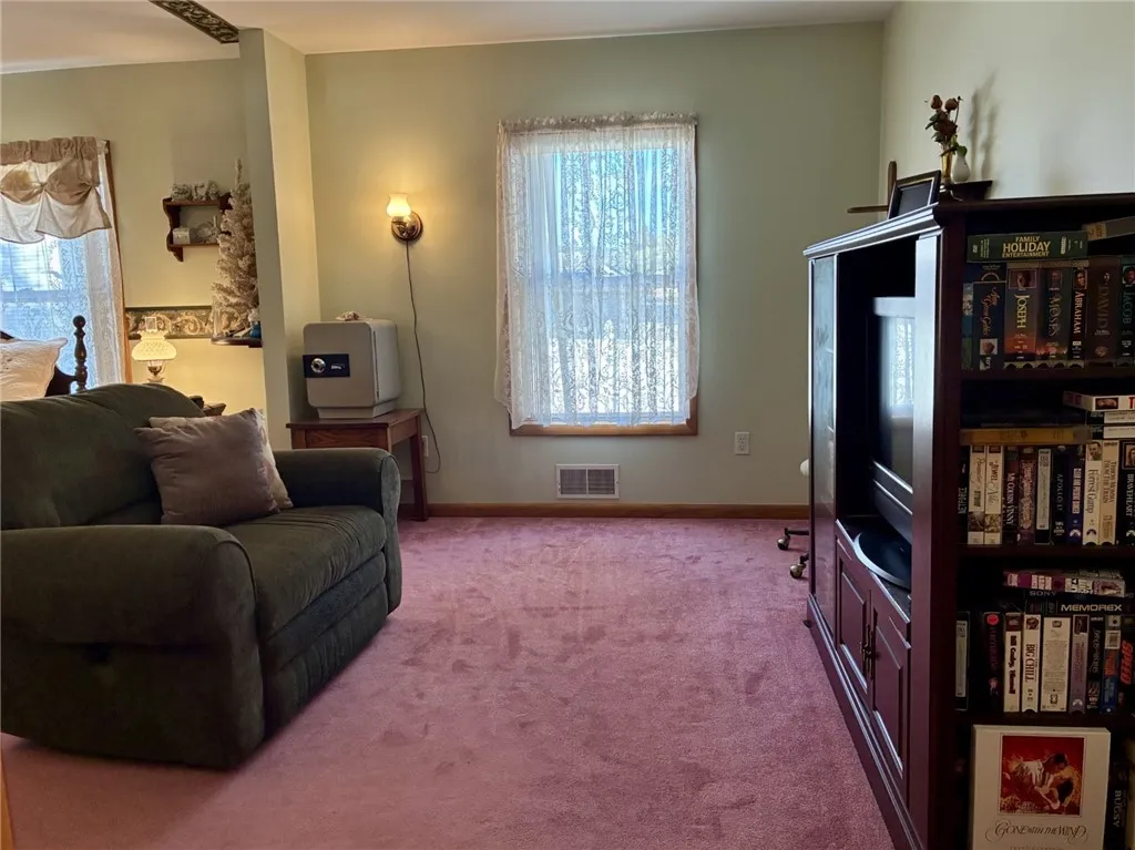 This sitting area could be used for so much ... a reading nook, music room, yoga space ... need I go on?