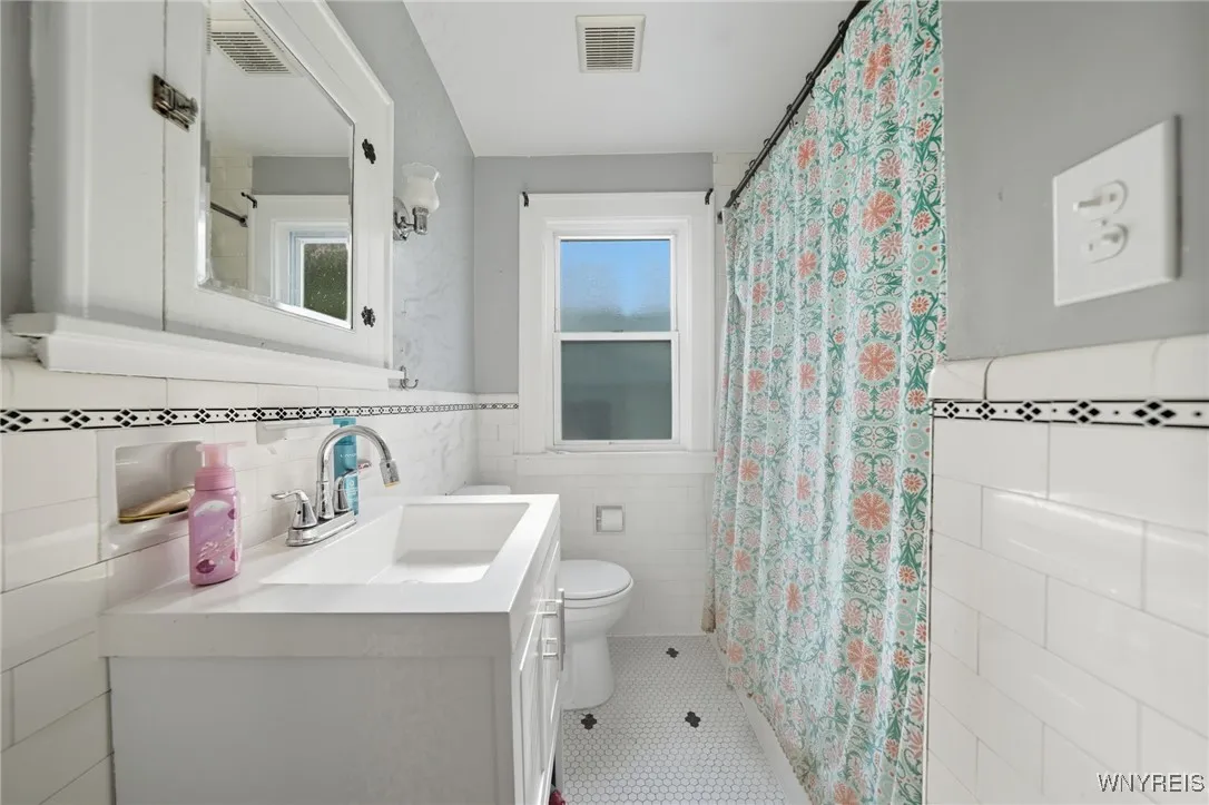 116 Melrose Street, Buffalo, New York 14220, Buffalo, New York 14220, 4 Bedrooms Bedrooms, ,2 BathroomsBathrooms,Residential,For Sale,116 Melrose Street, Buffalo, New York 14220,0,B1639822