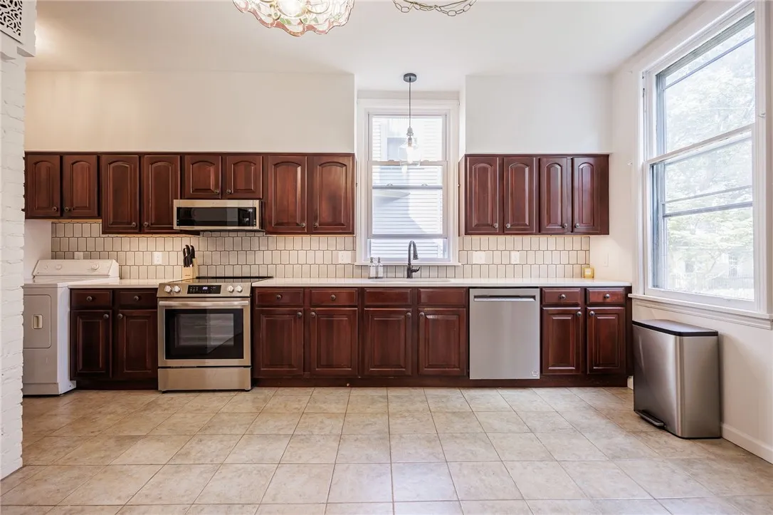 90 Dartmouth Street, Rochester, New York 14607, Rochester, New York 14607, 4 Bedrooms Bedrooms, 11 Rooms Rooms,2 BathroomsBathrooms,Residential Lease,For Rent,90 Dartmouth Street, Rochester, New York 14607,0,R1639786