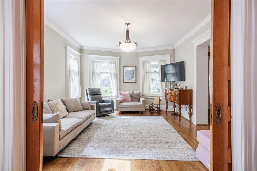 90 Dartmouth Street, Rochester, New York 14607, Rochester, New York 14607, 4 Bedrooms Bedrooms, 11 Rooms Rooms,2 BathroomsBathrooms,Residential Lease,For Rent,90 Dartmouth Street, Rochester, New York 14607,0,R1639786