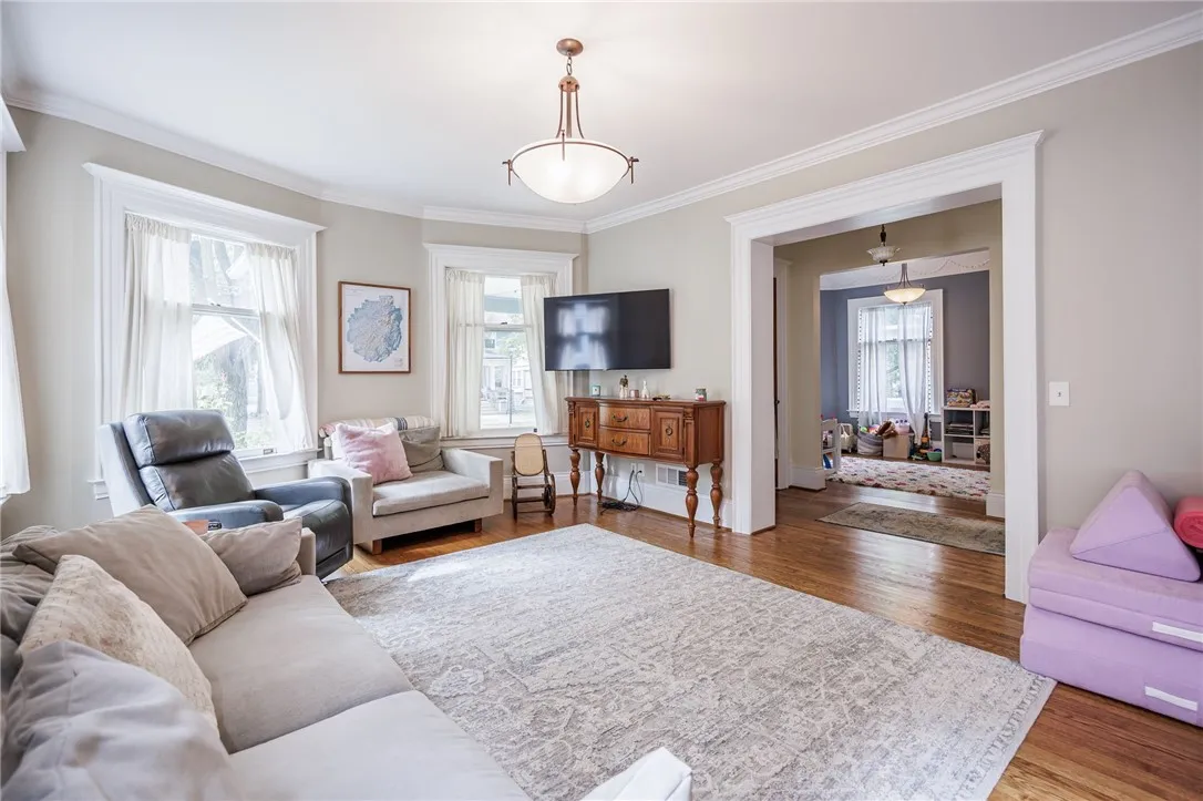 90 Dartmouth Street, Rochester, New York 14607, Rochester, New York 14607, 4 Bedrooms Bedrooms, 11 Rooms Rooms,2 BathroomsBathrooms,Residential Lease,For Rent,90 Dartmouth Street, Rochester, New York 14607,0,R1639786