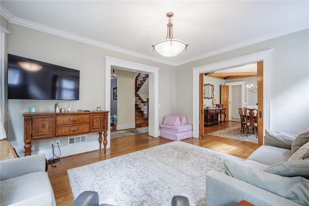 90 Dartmouth Street, Rochester, New York 14607, Rochester, New York 14607, 4 Bedrooms Bedrooms, 11 Rooms Rooms,2 BathroomsBathrooms,Residential Lease,For Rent,90 Dartmouth Street, Rochester, New York 14607,0,R1639786