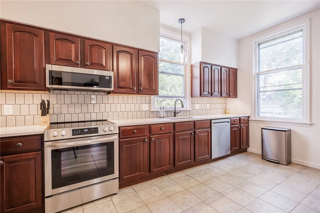 90 Dartmouth Street, Rochester, New York 14607, Rochester, New York 14607, 4 Bedrooms Bedrooms, 11 Rooms Rooms,2 BathroomsBathrooms,Residential Lease,For Rent,90 Dartmouth Street, Rochester, New York 14607,0,R1639786