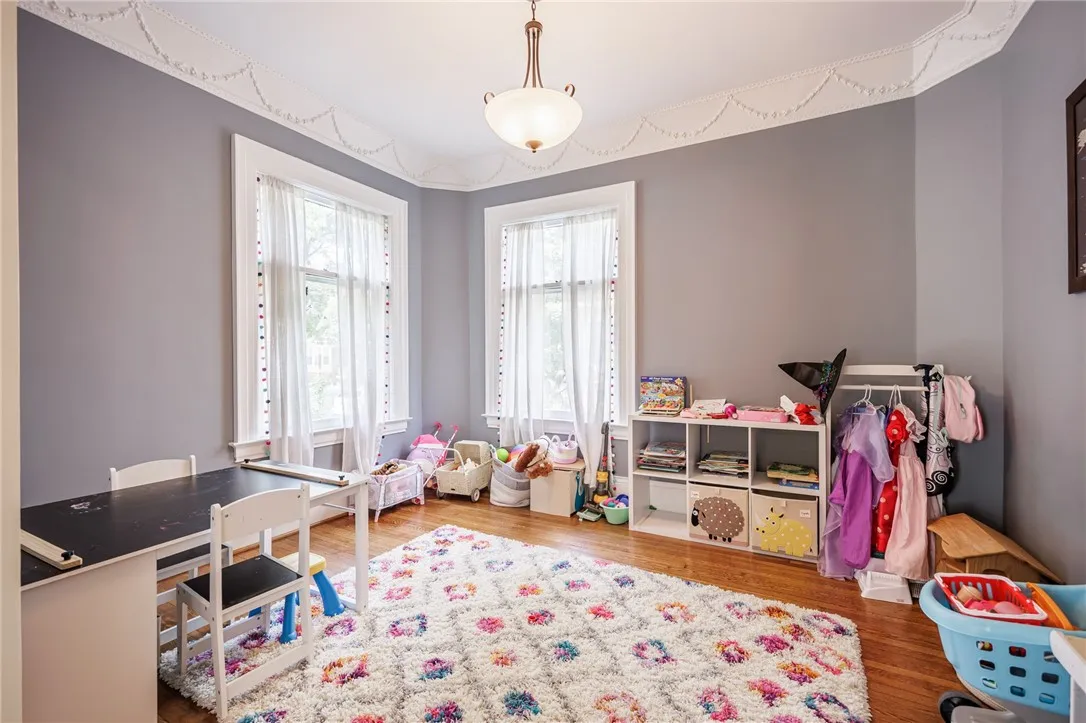 90 Dartmouth Street, Rochester, New York 14607, Rochester, New York 14607, 4 Bedrooms Bedrooms, 11 Rooms Rooms,2 BathroomsBathrooms,Residential Lease,For Rent,90 Dartmouth Street, Rochester, New York 14607,0,R1639786