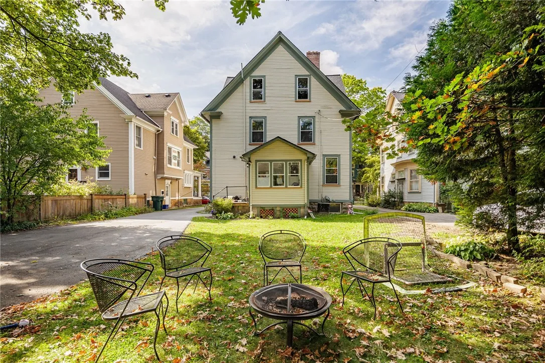 90 Dartmouth Street, Rochester, New York 14607, Rochester, New York 14607, 4 Bedrooms Bedrooms, 11 Rooms Rooms,2 BathroomsBathrooms,Residential Lease,For Rent,90 Dartmouth Street, Rochester, New York 14607,0,R1639786
