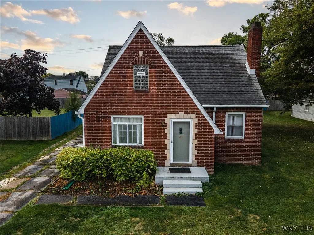 216 Waverly Avenue, Tonawanda, New York 14217, Tonawanda, New York 14217, 3 Bedrooms Bedrooms, 7 Rooms Rooms,1 BathroomBathrooms,Residential,For Sale,216 Waverly Avenue, Tonawanda, New York 14217,0,B1639912