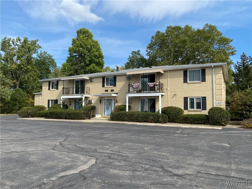 1172 Indian Church Road 12, West Seneca, New York, West Seneca, New York 14224, 2 Bedrooms Bedrooms, 6 Rooms Rooms,1 BathroomBathrooms,Residential,For Sale,1172 Indian Church Road 12, West Seneca, New York ,0,B1639518