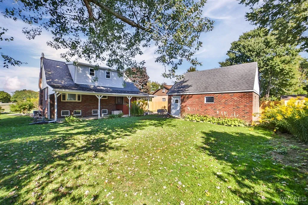 3965 Sowles Road, Hamburg, New York 14075, Hamburg, New York 14075, 4 Bedrooms Bedrooms, 9 Rooms Rooms,2 BathroomsBathrooms,Residential,Closed,3965 Sowles Road, Hamburg, New York 14075,0,B1638349