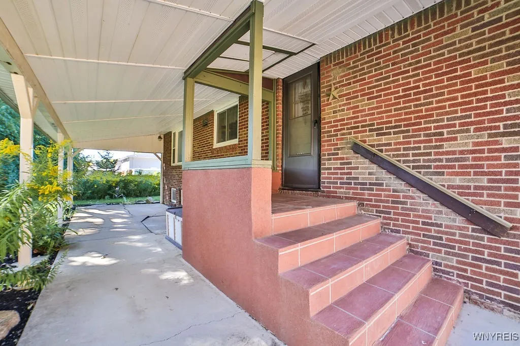 3965 Sowles Road, Hamburg, New York 14075, Hamburg, New York 14075, 4 Bedrooms Bedrooms, 9 Rooms Rooms,2 BathroomsBathrooms,Residential,Closed,3965 Sowles Road, Hamburg, New York 14075,0,B1638349