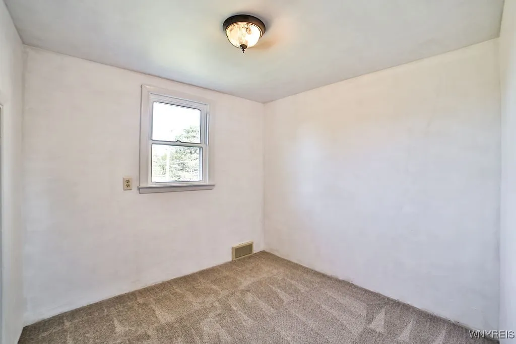 3965 Sowles Road, Hamburg, New York 14075, Hamburg, New York 14075, 4 Bedrooms Bedrooms, 9 Rooms Rooms,2 BathroomsBathrooms,Residential,Closed,3965 Sowles Road, Hamburg, New York 14075,0,B1638349