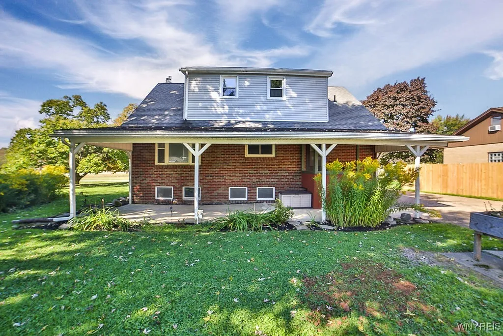 3965 Sowles Road, Hamburg, New York 14075, Hamburg, New York 14075, 4 Bedrooms Bedrooms, 9 Rooms Rooms,2 BathroomsBathrooms,Residential,Closed,3965 Sowles Road, Hamburg, New York 14075,0,B1638349