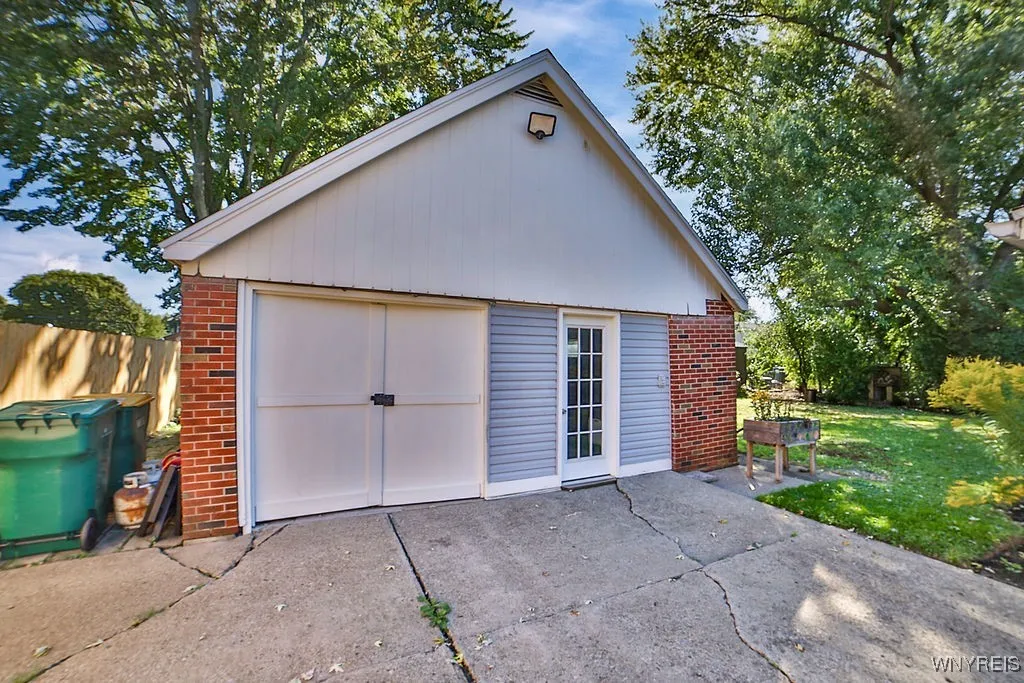 3965 Sowles Road, Hamburg, New York 14075, Hamburg, New York 14075, 4 Bedrooms Bedrooms, 9 Rooms Rooms,2 BathroomsBathrooms,Residential,For Sale,3965 Sowles Road, Hamburg, New York 14075,0,B1638349