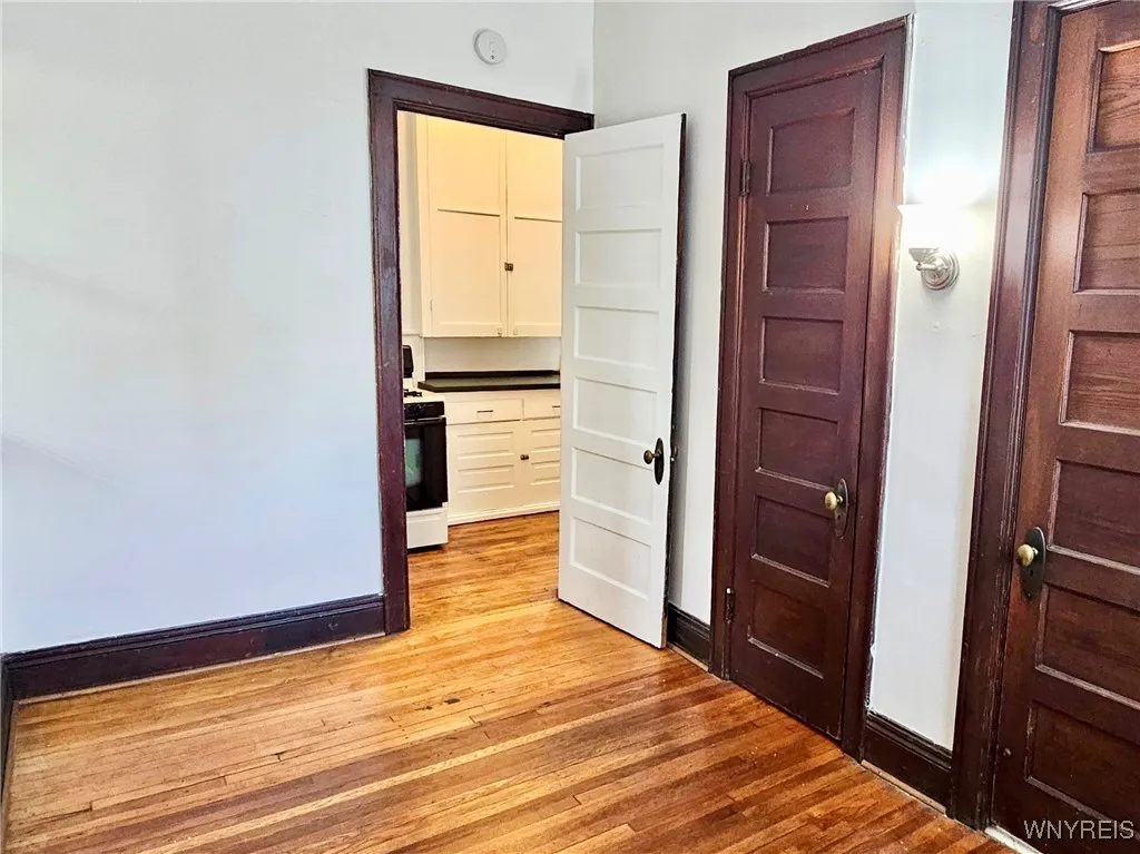 242 Bryant Street 2b, Buffalo, New York 14222, Buffalo, New York 14222, 2 Bedrooms Bedrooms, 5 Rooms Rooms,1 BathroomBathrooms,Residential Lease,For Rent,242 Bryant Street 2b, Buffalo, New York 14222,0,B1639833