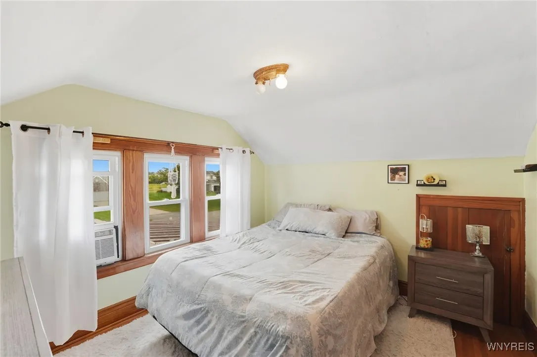 Upper Bedroom 2