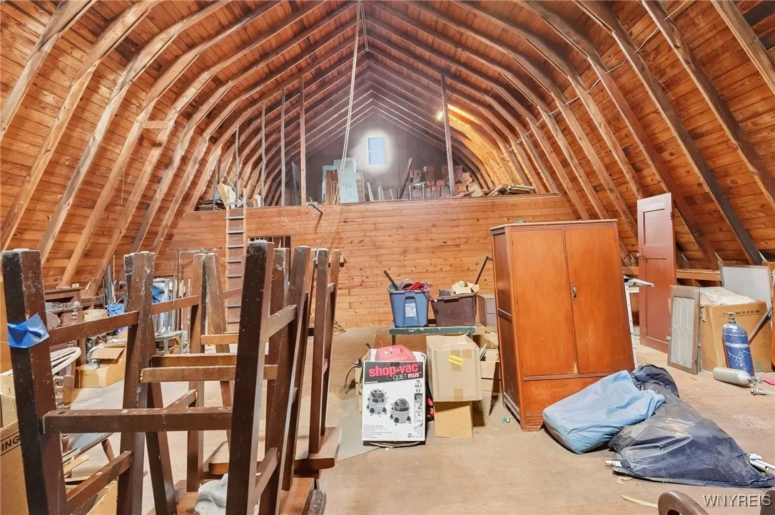 2nd floor of the barn. Solid construction ....newer metal roof.