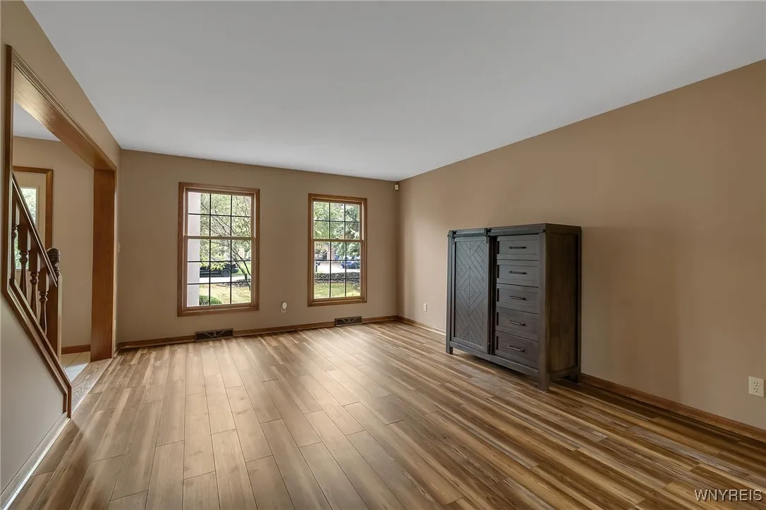5559 Via Marina, Clarence, New York 14221, Clarence, New York 14221, 4 Bedrooms Bedrooms, 11 Rooms Rooms,2 BathroomsBathrooms,Residential,For Sale,5559 Via Marina, Clarence, New York 14221,0,B1636984