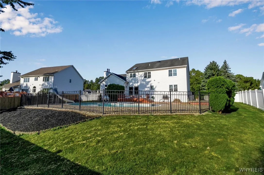 5559 Via Marina, Clarence, New York 14221, Clarence, New York 14221, 4 Bedrooms Bedrooms, 11 Rooms Rooms,2 BathroomsBathrooms,Residential,For Sale,5559 Via Marina, Clarence, New York 14221,0,B1636984