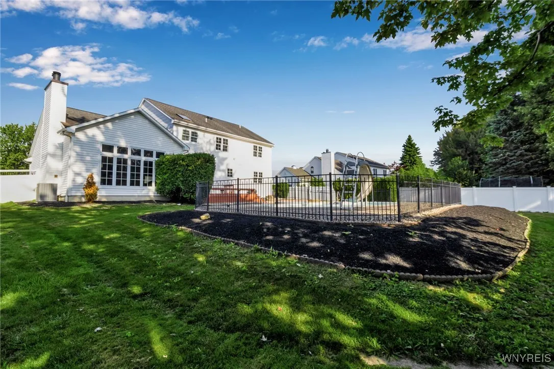 5559 Via Marina, Clarence, New York 14221, Clarence, New York 14221, 4 Bedrooms Bedrooms, 11 Rooms Rooms,2 BathroomsBathrooms,Residential,For Sale,5559 Via Marina, Clarence, New York 14221,0,B1636984