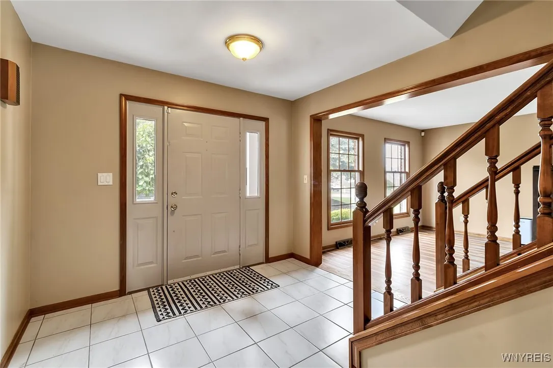5559 Via Marina, Clarence, New York 14221, Clarence, New York 14221, 4 Bedrooms Bedrooms, 11 Rooms Rooms,2 BathroomsBathrooms,Residential,For Sale,5559 Via Marina, Clarence, New York 14221,0,B1636984
