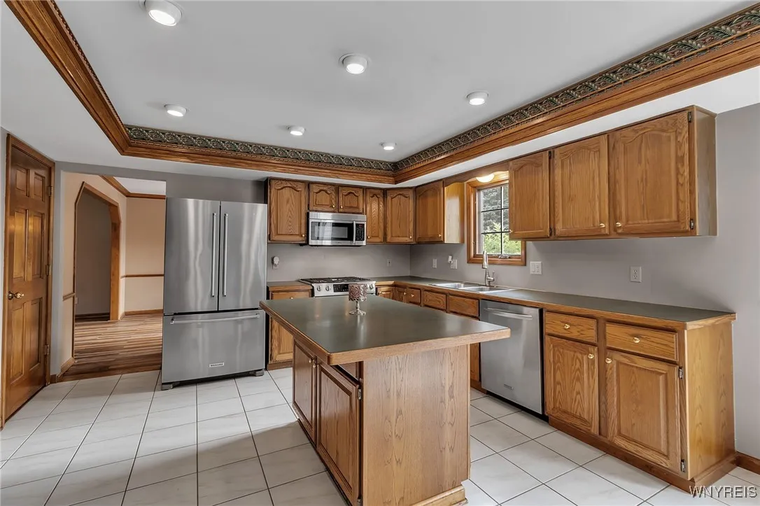 5559 Via Marina, Clarence, New York 14221, Clarence, New York 14221, 4 Bedrooms Bedrooms, 11 Rooms Rooms,2 BathroomsBathrooms,Residential,For Sale,5559 Via Marina, Clarence, New York 14221,0,B1636984