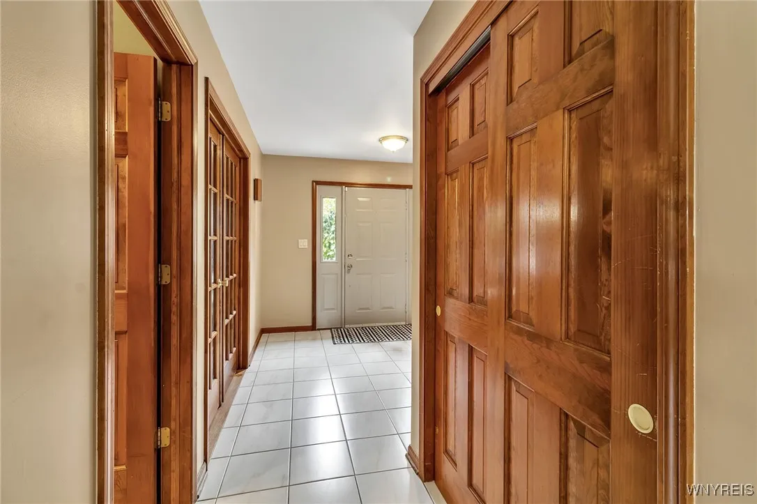5559 Via Marina, Clarence, New York 14221, Clarence, New York 14221, 4 Bedrooms Bedrooms, 11 Rooms Rooms,2 BathroomsBathrooms,Residential,For Sale,5559 Via Marina, Clarence, New York 14221,0,B1636984