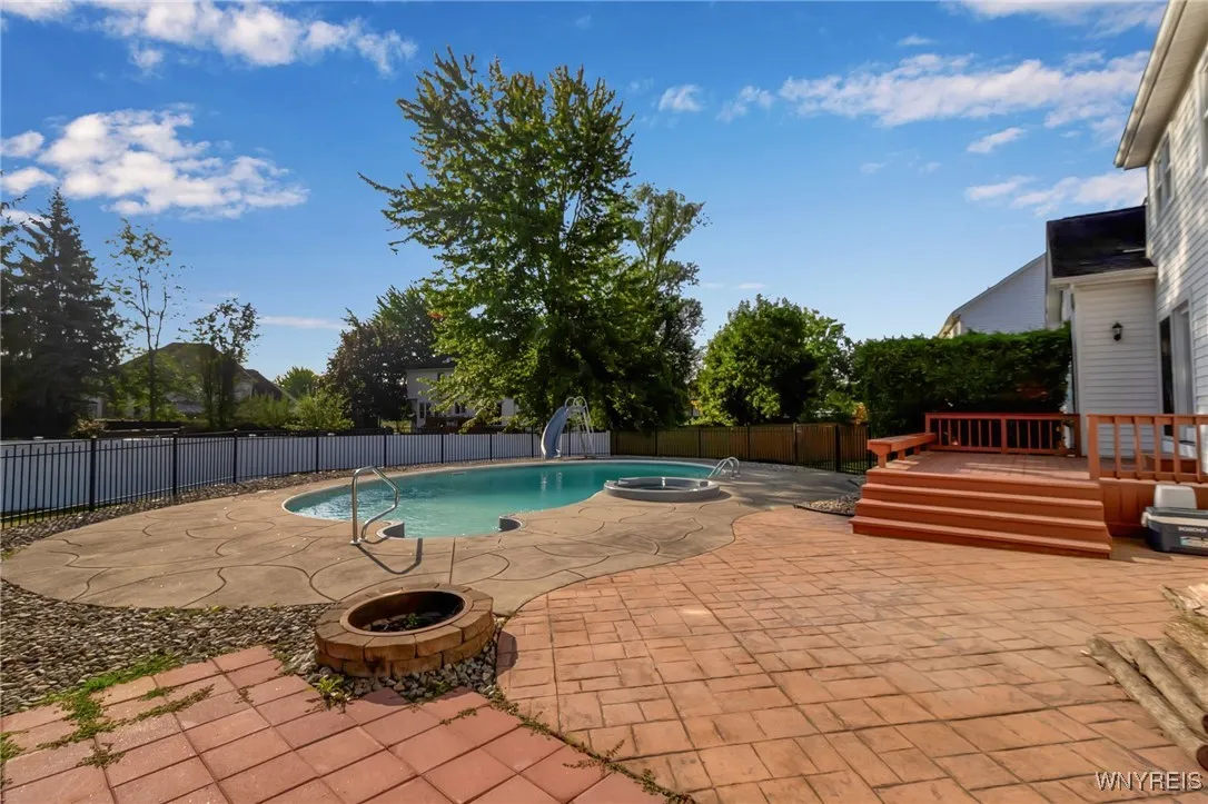 5559 Via Marina, Clarence, New York 14221, Clarence, New York 14221, 4 Bedrooms Bedrooms, 11 Rooms Rooms,2 BathroomsBathrooms,Residential,For Sale,5559 Via Marina, Clarence, New York 14221,0,B1636984