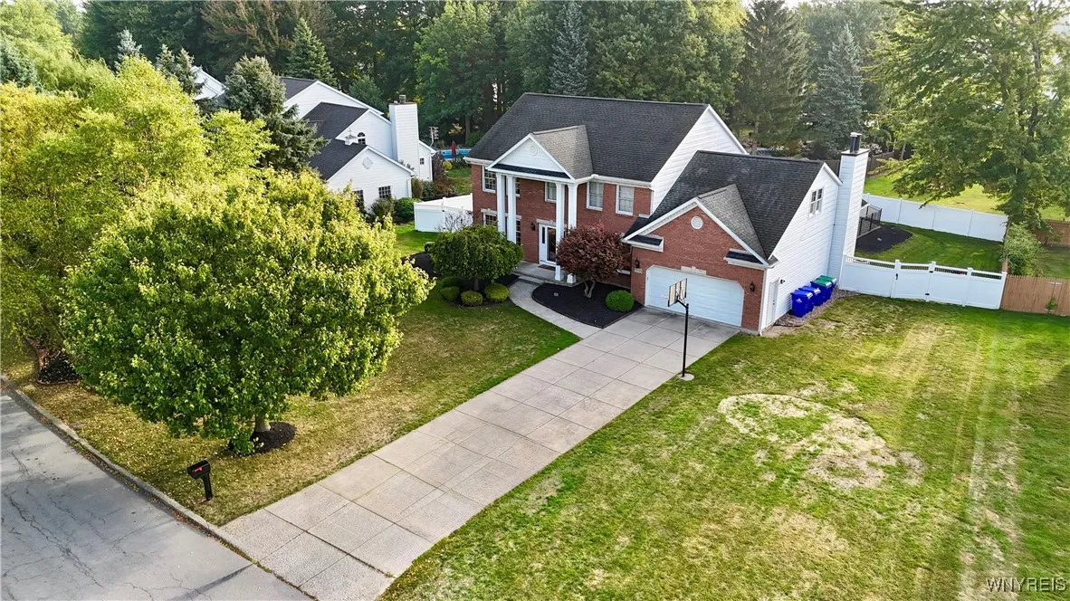 5559 Via Marina, Clarence, New York 14221, Clarence, New York 14221, 4 Bedrooms Bedrooms, 11 Rooms Rooms,2 BathroomsBathrooms,Residential,For Sale,5559 Via Marina, Clarence, New York 14221,0,B1636984