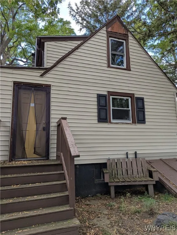 Side entrance into laundry