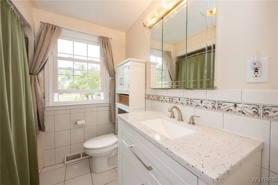 260 Carpenter Avenue, Tonawanda, New York 14223, Tonawanda, New York 14223, 4 Bedrooms Bedrooms, 8 Rooms Rooms,2 BathroomsBathrooms,Residential,Closed,260 Carpenter Avenue, Tonawanda, New York 14223,0,B1639516