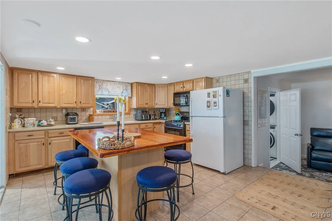 23 Ontario Avenue, Sandy Creek, New York 13142, Sandy Creek, New York 13142, 4 Bedrooms Bedrooms, 8 Rooms Rooms,2 BathroomsBathrooms,Residential,For Sale,23 Ontario Avenue, Sandy Creek, New York 13142,0,S1638217